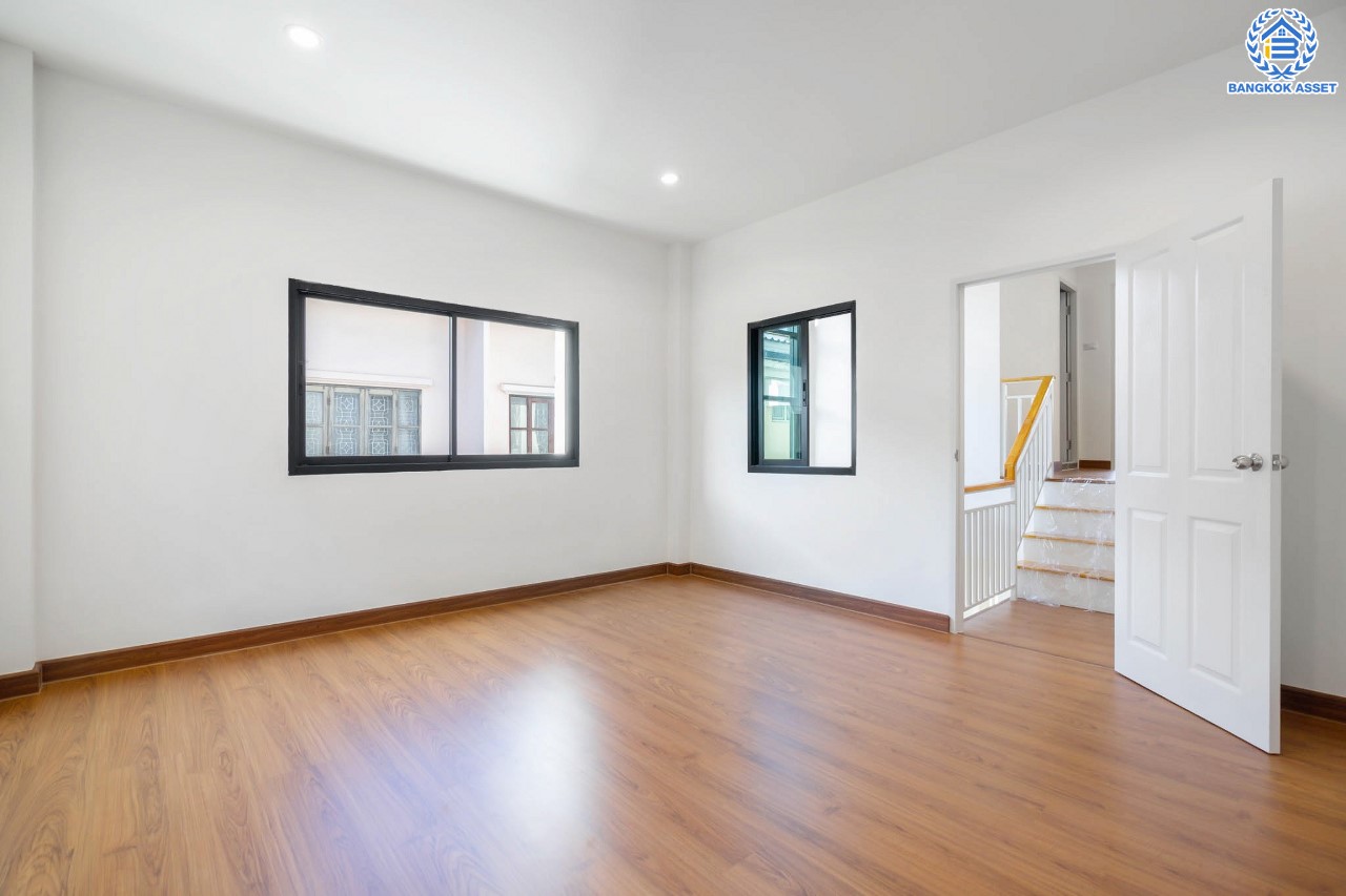 บ้านมือสองตกแต่งใหม่ ม.นันทนาการ์เด้นท์1 ราชพฤกษ์-ท่าอิฐ แบรนด์ Property Perfect หลังใหญ่ เนื้อที่ 31.3 ตร.ว. ฟังก์ชัน 2 ห้องนอน 2 ห้องน้ำ บนทำเลเดินทางสะดวก เข้า-ออกได้ ทั้งถ.ราชพฤกษ์ และถ.รัตนาธิเบศร์ ใจกลาง 2 เซ็นทรัล และใกล้รถไฟฟ้า "สถานีบางรักน้อยท่าอิฐ" เพียง 5 นาที